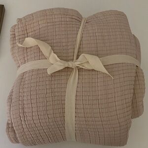 NWT QUINCE ORGANIC RIBBED COTTON COVERLET ONLY SAND KING CAL KING BLANKET